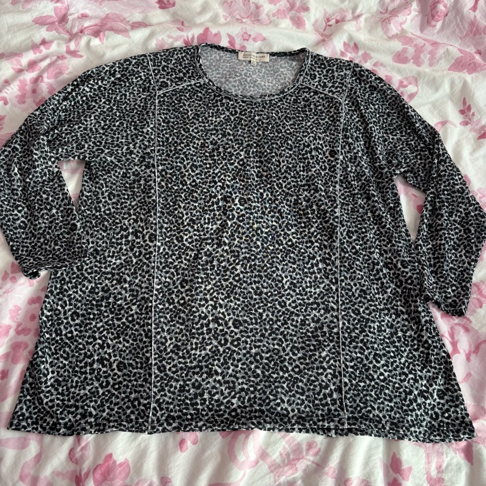Jones New York leopard print three quarter sleeve top